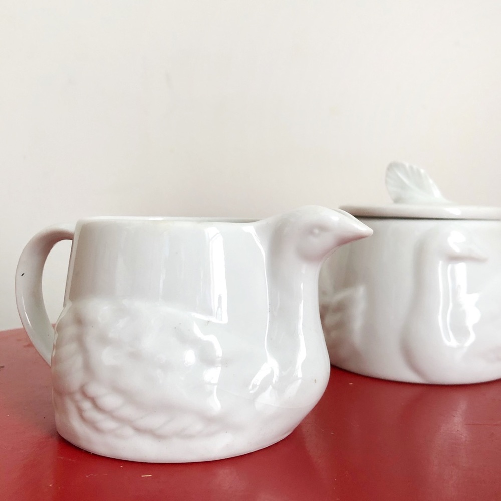 Vintage White Swan Ceramic Creamer and Sugar Bowl Set BN1